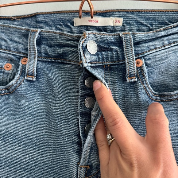 Women’s Levi’s 501 Wedgie Size 26 Medium Wash - Picture 3 of 10